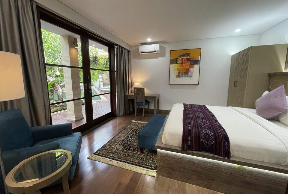 Elegant Jimbaran Retreat with Resort Amenities & Lush Privacy - Jimbaran Bay, Indonesia