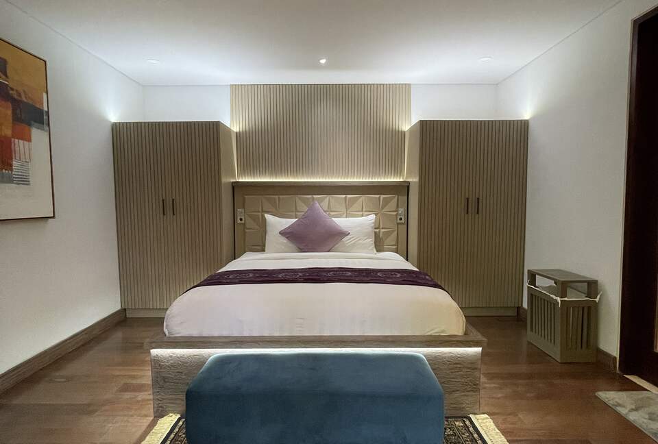 Elegant Jimbaran Retreat with Resort Amenities & Lush Privacy - Jimbaran Bay, Indonesia