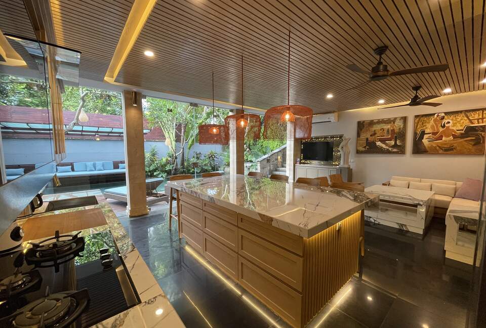 Elegant Jimbaran Retreat with Resort Amenities & Lush Privacy - Jimbaran Bay, Indonesia