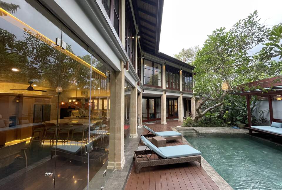 Elegant Jimbaran Retreat with Resort Amenities & Lush Privacy - Jimbaran Bay, Indonesia