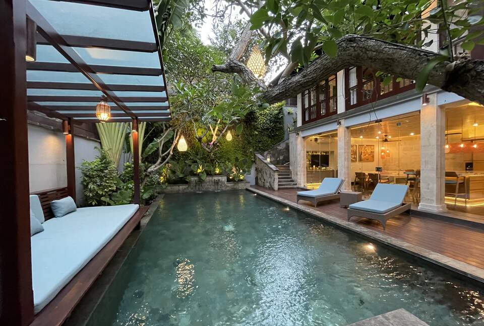 Elegant Jimbaran Retreat with Resort Amenities & Lush Privacy - Jimbaran Bay, Indonesia