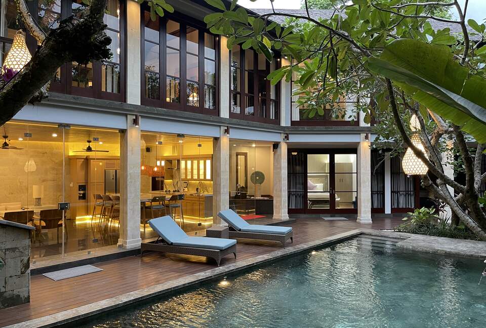 Elegant Jimbaran Retreat with Resort Amenities & Lush Privacy - Jimbaran Bay, Indonesia