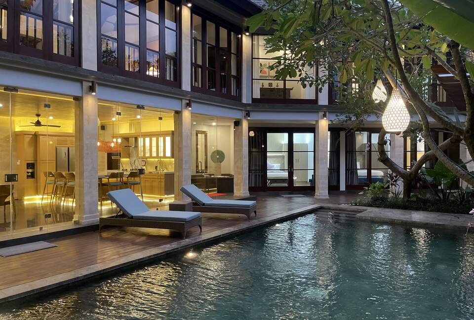 Elegant Jimbaran Retreat with Resort Amenities & Lush Privacy - Jimbaran Bay, Indonesia