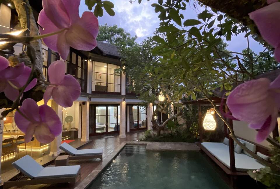 Elegant Jimbaran Retreat with Resort Amenities & Lush Privacy - Jimbaran Bay, Indonesia