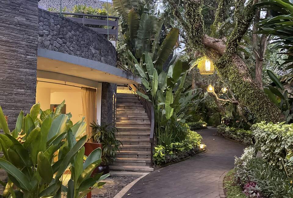 Elegant Jimbaran Retreat with Resort Amenities & Lush Privacy - Jimbaran Bay, Indonesia