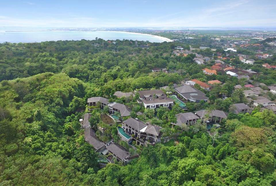 Elegant Jimbaran Retreat with Resort Amenities & Lush Privacy - Jimbaran Bay, Indonesia