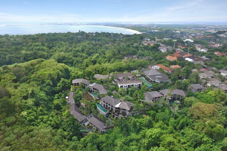 Elegant Jimbaran Retreat with Resort Amenities & Lush Privacy - Jimbaran Bay, Indonesia