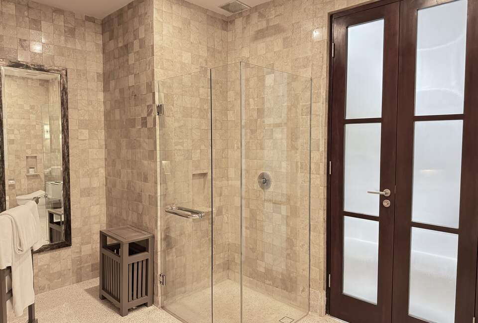 Elegant Jimbaran Retreat with Resort Amenities & Lush Privacy - Jimbaran Bay, Indonesia