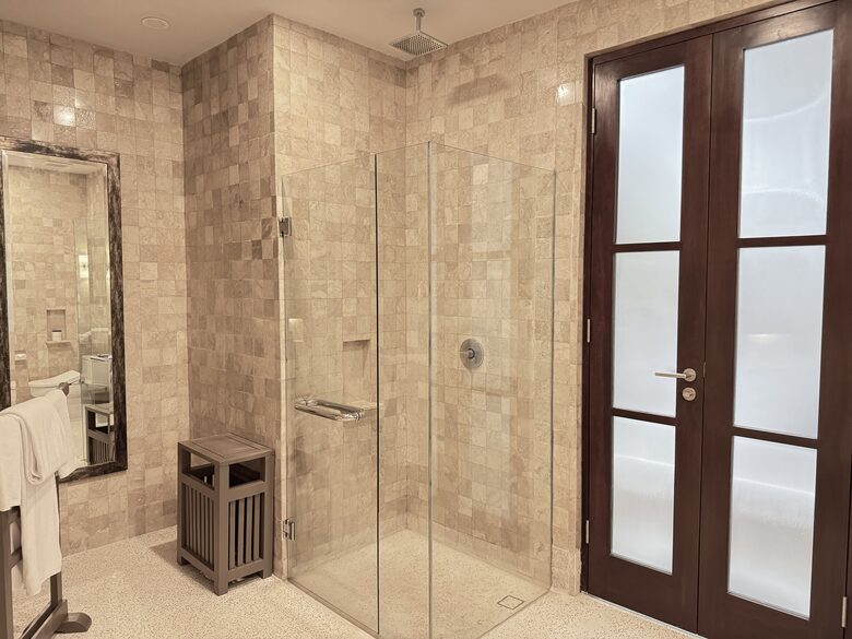 Elegant Jimbaran Retreat with Resort Amenities & Lush Privacy - Jimbaran Bay, Indonesia