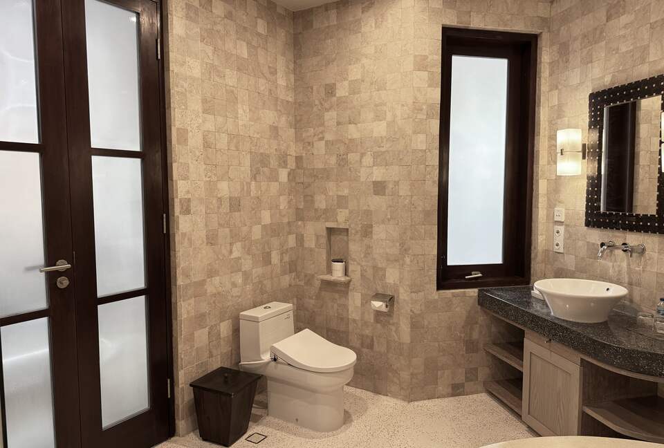 Elegant Jimbaran Retreat with Resort Amenities & Lush Privacy - Jimbaran Bay, Indonesia