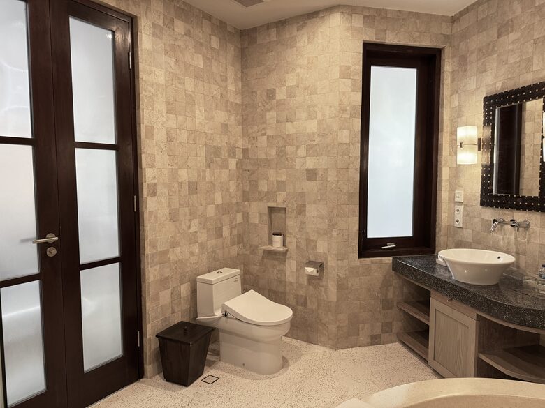 Elegant Jimbaran Retreat with Resort Amenities & Lush Privacy - Jimbaran Bay, Indonesia