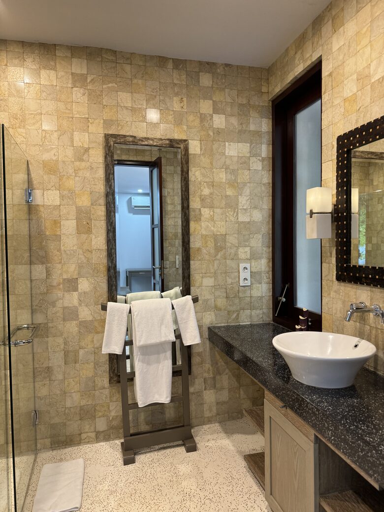 Elegant Jimbaran Retreat with Resort Amenities & Lush Privacy - Jimbaran Bay, Indonesia