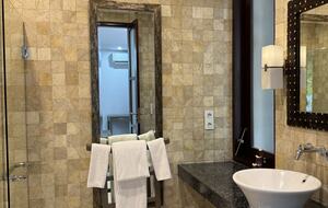 Elegant Jimbaran Retreat with Resort Amenities & Lush Privacy - Jimbaran Bay, Indonesia