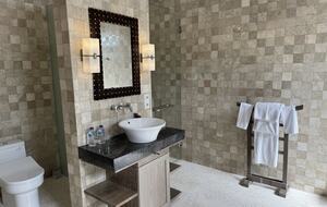 Elegant Jimbaran Retreat with Resort Amenities & Lush Privacy - Jimbaran Bay, Indonesia