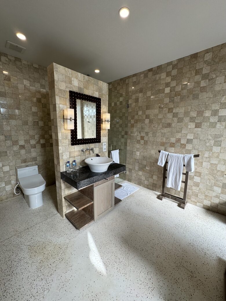 Elegant Jimbaran Retreat with Resort Amenities & Lush Privacy - Jimbaran Bay, Indonesia