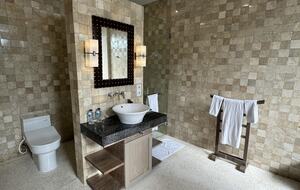 Elegant Jimbaran Retreat with Resort Amenities & Lush Privacy - Jimbaran Bay, Indonesia