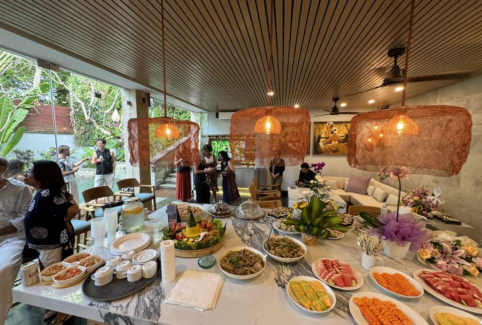 Elegant Jimbaran Retreat with Resort Amenities & Lush Privacy - Jimbaran Bay, Indonesia