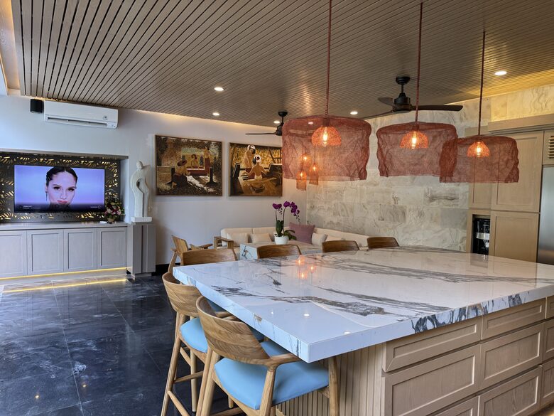 Elegant Jimbaran Retreat with Resort Amenities & Lush Privacy - Jimbaran Bay, Indonesia