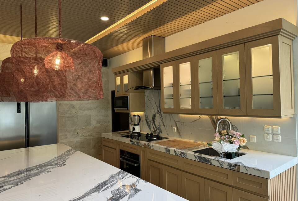 Elegant Jimbaran Retreat with Resort Amenities & Lush Privacy - Jimbaran Bay, Indonesia