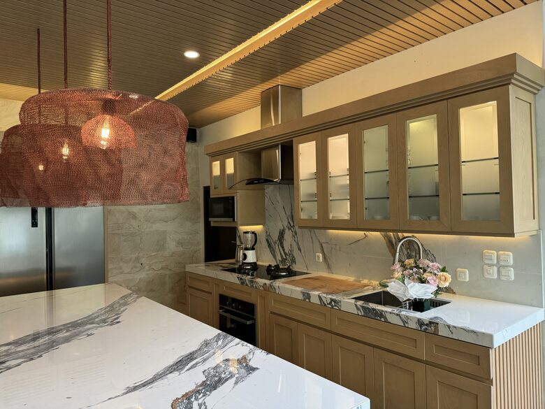 Elegant Jimbaran Retreat with Resort Amenities & Lush Privacy - Jimbaran Bay, Indonesia