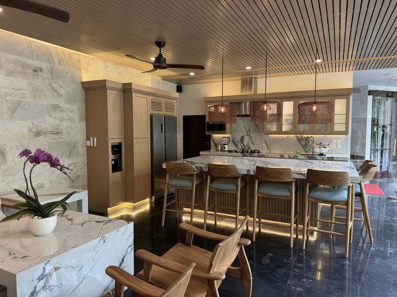 Elegant Jimbaran Retreat with Resort Amenities & Lush Privacy - Jimbaran Bay, Indonesia