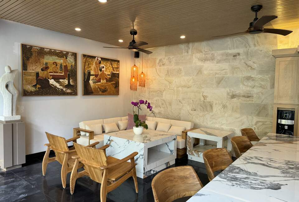 Elegant Jimbaran Retreat with Resort Amenities & Lush Privacy - Jimbaran Bay, Indonesia