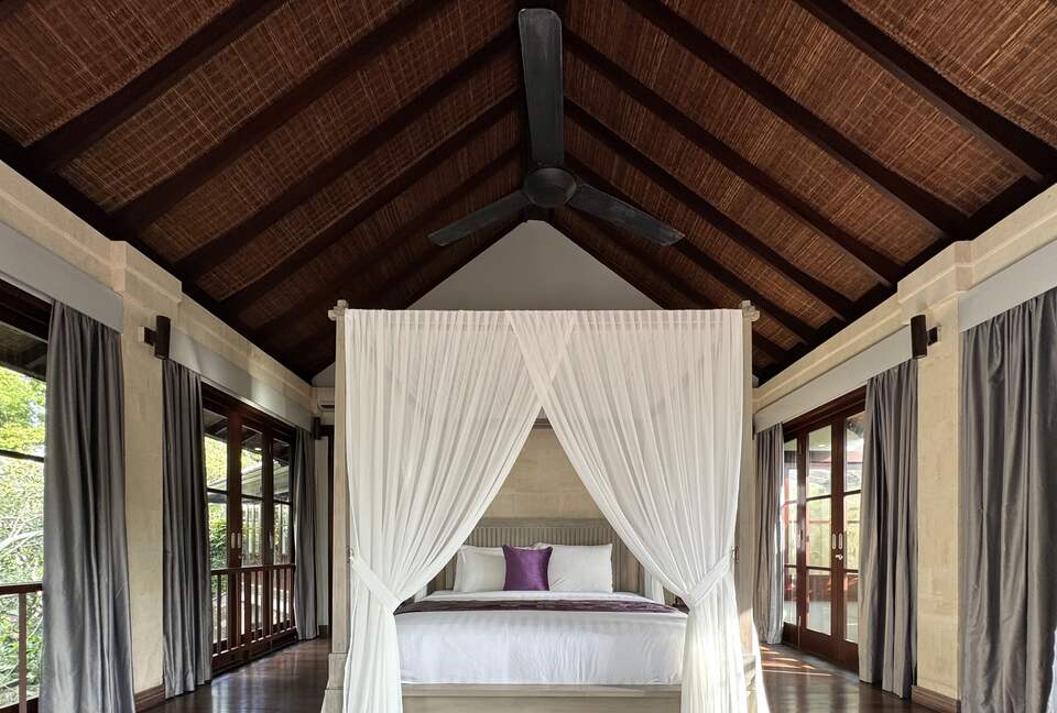 Elegant Jimbaran Retreat with Resort Amenities & Lush Privacy - Jimbaran Bay, Indonesia