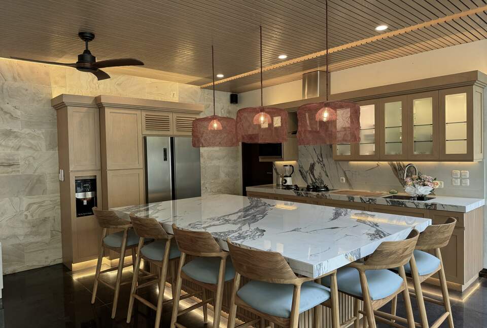 Elegant Jimbaran Retreat with Resort Amenities & Lush Privacy - Jimbaran Bay, Indonesia