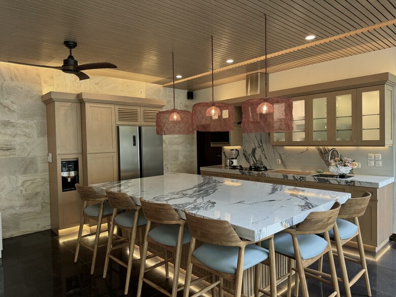 Elegant Jimbaran Retreat with Resort Amenities & Lush Privacy - Jimbaran Bay, Indonesia