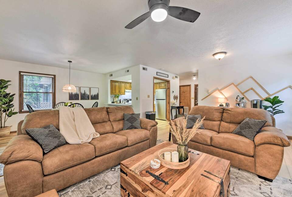 Cozy Maggie Valley Townhome With Hot Tub - Maggie Valley, North Carolina