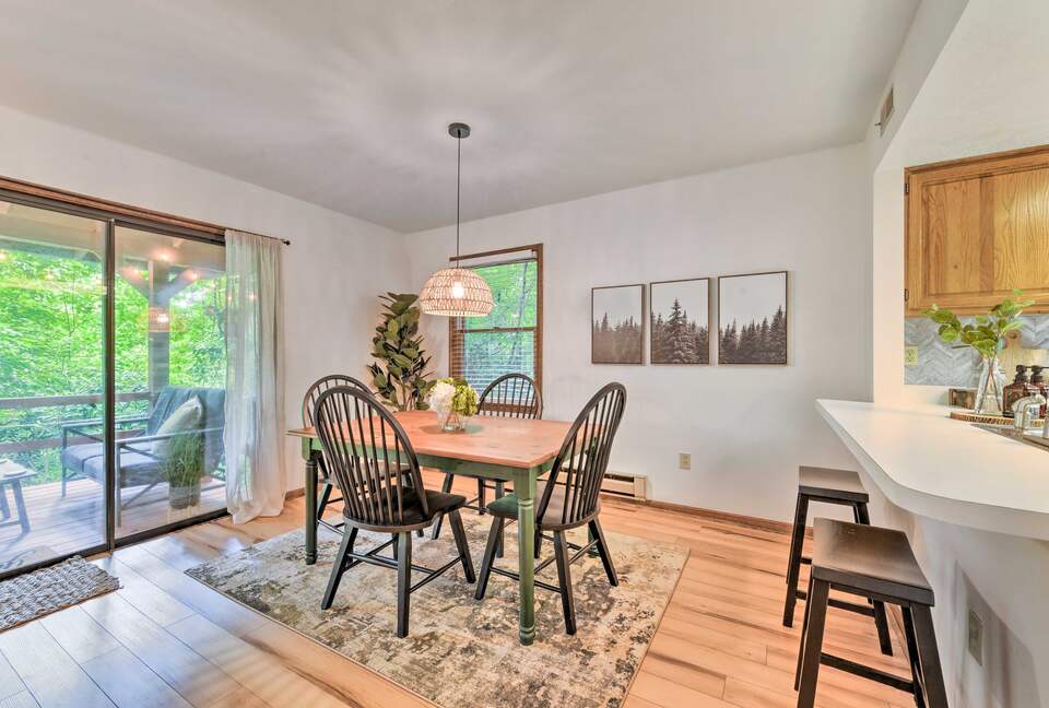 Cozy Maggie Valley Townhome With Hot Tub - Maggie Valley, North Carolina