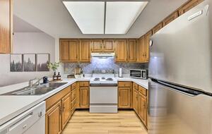 Cozy Maggie Valley Townhome With Hot Tub - Maggie Valley, North Carolina