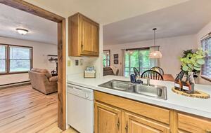 Cozy Maggie Valley Townhome With Hot Tub - Maggie Valley, North Carolina