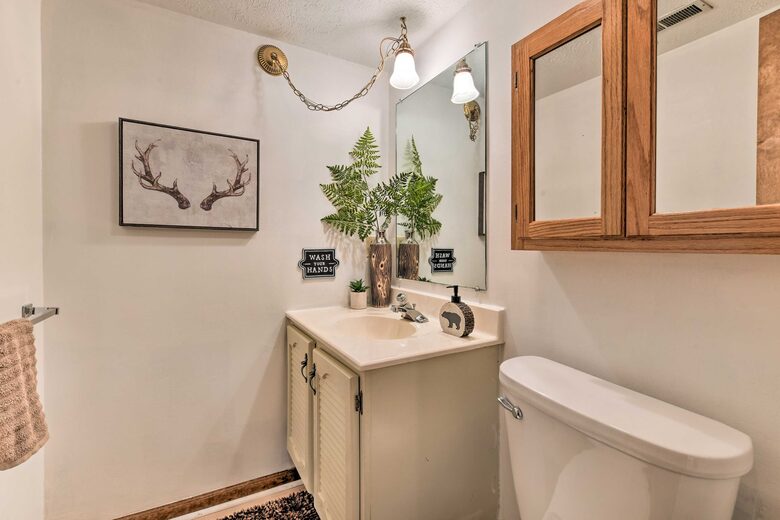 Cozy Maggie Valley Townhome With Hot Tub - Maggie Valley, North Carolina