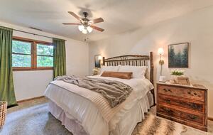 Cozy Maggie Valley Townhome With Hot Tub - Maggie Valley, North Carolina