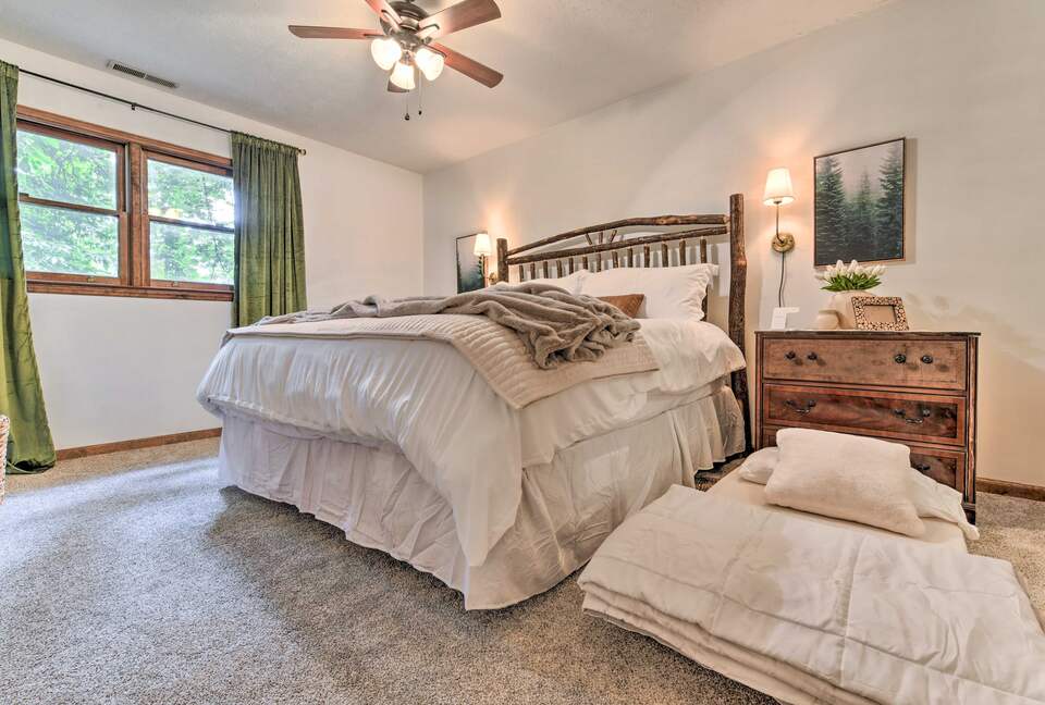 Cozy Maggie Valley Townhome With Hot Tub - Maggie Valley, North Carolina