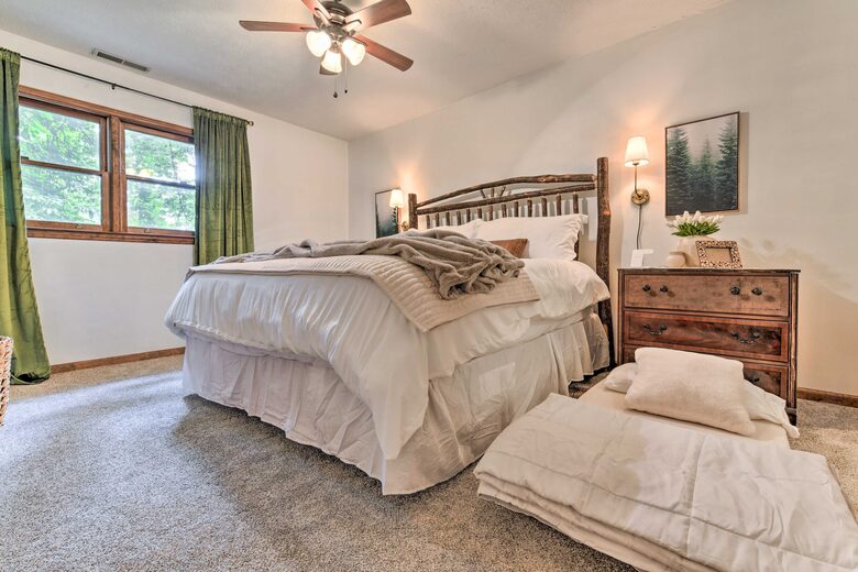 Cozy Maggie Valley Townhome With Hot Tub - Maggie Valley, North Carolina