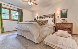 Cozy Maggie Valley Townhome With Hot Tub - Maggie Valley, North Carolina
