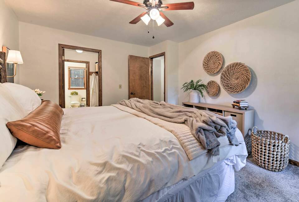 Cozy Maggie Valley Townhome With Hot Tub - Maggie Valley, North Carolina