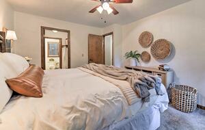 Cozy Maggie Valley Townhome With Hot Tub - Maggie Valley, North Carolina