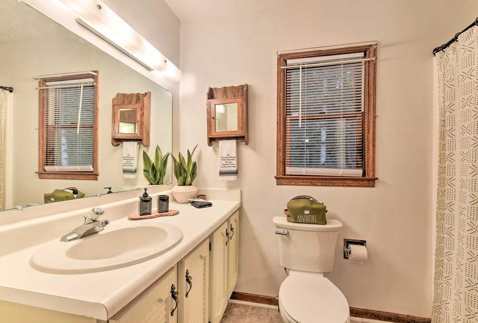 Cozy Maggie Valley Townhome With Hot Tub - Maggie Valley, North Carolina