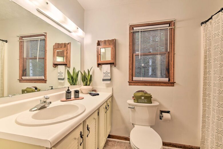 Cozy Maggie Valley Townhome With Hot Tub - Maggie Valley, North Carolina