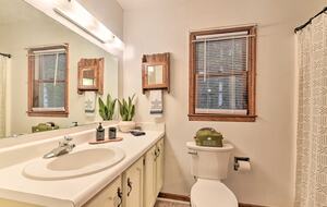 Cozy Maggie Valley Townhome With Hot Tub - Maggie Valley, North Carolina