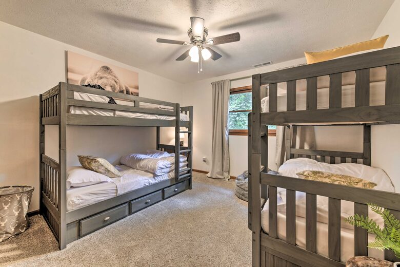 Cozy Maggie Valley Townhome With Hot Tub - Maggie Valley, North Carolina