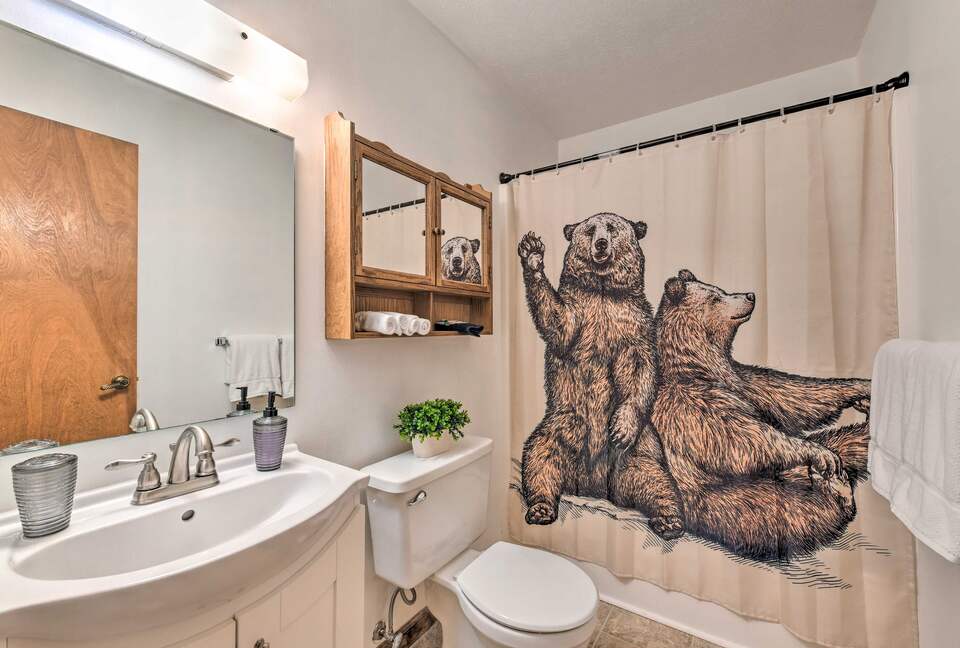 Cozy Maggie Valley Townhome With Hot Tub - Maggie Valley, North Carolina