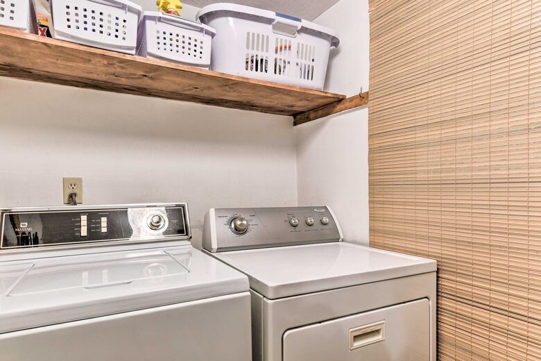 Cozy Maggie Valley Townhome With Hot Tub - Maggie Valley, North Carolina