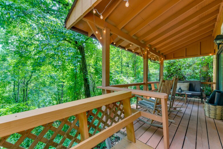 Cozy Maggie Valley Townhome With Hot Tub - Maggie Valley, North Carolina
