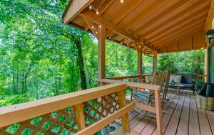 Cozy Maggie Valley Townhome With Hot Tub - Maggie Valley, North Carolina