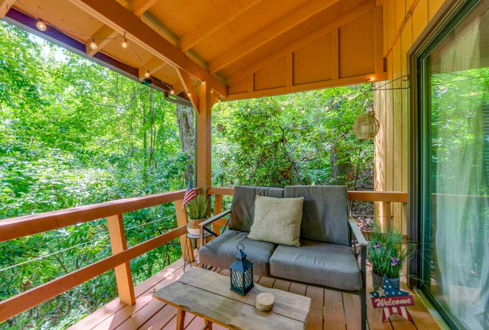 Cozy Maggie Valley Townhome With Hot Tub - Maggie Valley, North Carolina