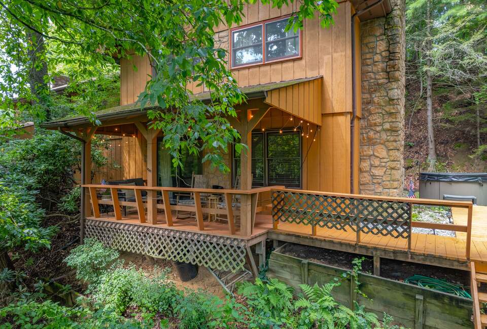 Cozy Maggie Valley Townhome With Hot Tub - Maggie Valley, North Carolina